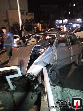تصادف پراید با گاردریل بزرگراه باقری