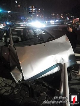 تصادف پراید با گاردریل بزرگراه باقری