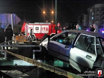 تصادف پراید با گاردریل بزرگراه باقری