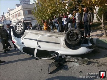 واژگونی پژو 206 در بلوار شقایق