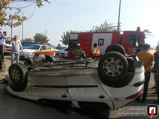 واژگونی پژو 206 در بلوار شقایق