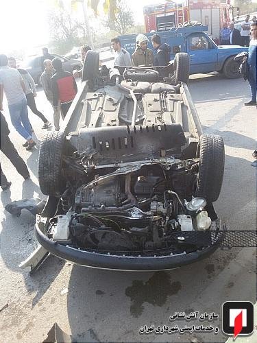 واژگونی پژو 206 در بلوار شقایق