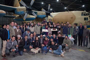 رفقای نازنین یک کارگردان در حال تخمه شکستن و قلیان کشیدن/ عکسی جدید از «ماجرای نیمروز: رد خون»