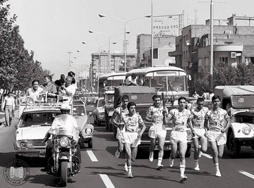 رونمایی از مدال های بازیهای آسیایی 1974 تهران/عکس