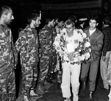 3 آذر 1367؛ بازگشت نخستین گروه اسرای مجروح به کشور