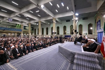 دیدار مسئولان نظام و میهمانان کنفرانس وحدت اسلامى‌ با رهبر معظم انقلاب اسلامی