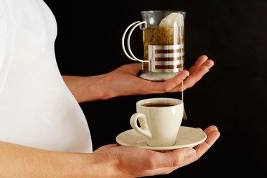 خوردن قهوه یا چای در بارداری باعث کوچک شدن اندازه نوزاد میشود خوردن قهوه یا چای در بارداری باعث کوچک شدن اندازه نوزاد میشود