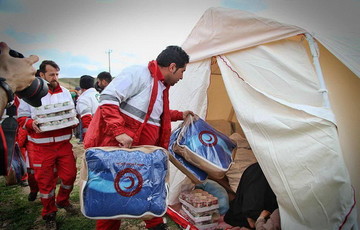 تیم‌های متخصصی از زنجان و لرستان به کمک کرمانشاهی‌ها رفتند