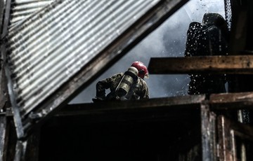 آتش سوزی انبار لوازم یدکی در خیابان امیرکبیر