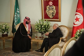 ولیعهد عربستان با وجود اعتراضات مردمی وارد تونس شد ولیعهد عربستان با وجود اعتراضات مردمی وارد تونس شد