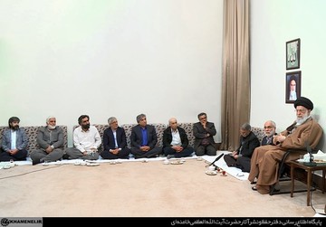 عکس | هنرمندانی که در دیدار با رهبر انقلاب سخن گفتند