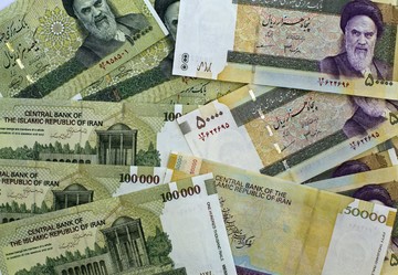 یک اقتصاددان تشریح کرد: چرایی سقوط ارزش ریال در همه دولت‎ها 
