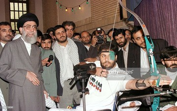 عکس | تیراندازی یک جانباز در حضور رهبر انقلاب عکس | تیراندازی یک جانباز در حضور رهبر انقلاب