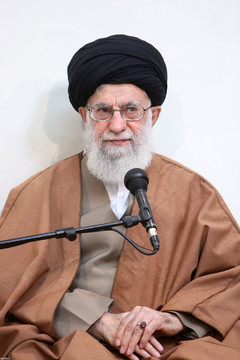 دیدار جمعی از فرماندهان و مسئولان نیروی دریایی ارتش با رهبر معظم انقلاب اسلامی
