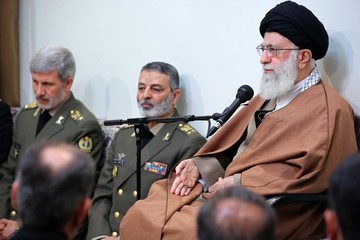 دیدار جمعی از فرماندهان و مسئولان نیروی دریایی ارتش با رهبر معظم انقلاب اسلامی