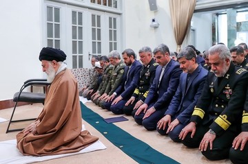 دیدار جمعی از فرماندهان و مسئولان نیروی دریایی ارتش با رهبر معظم انقلاب اسلامی