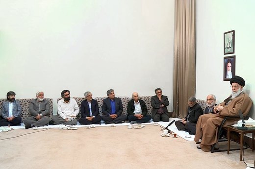 دیدار جمعی از بازیگران، کارگردانان و تهیه‌کنندگان سیما با رهبر معظم انقلاب اسلامی