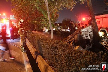 تصادف پژو206 با درخت در بزرگراه آیت‌الله‌ سعیدی