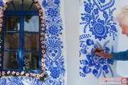 مادربزرگ ۹۱ ساله، روستایش را به اثری هنری تبدیل کرده است