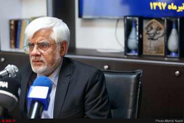 انتقاد عارف از برخورد امنیتی با مطالبات کارگری/ هر کس مدیریت را برعهده گرفته، هزینه‌های سنگینی به کشور تحمیل کرده است