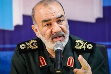 سلامی: انتهای مذاکره با آمریکا جنگ است/ فناوری موشک بالستیک به داستان ناوهای هواپیمابر آمریکا در منطقه پایان داد