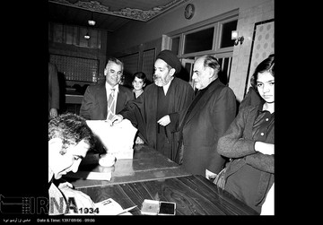 ۱۲ آذر ۱۳۵۸؛ همه پرسی قانون اساسی