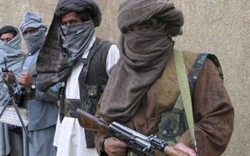 طالبان ۱۲۰ راننده کامیون را ربود