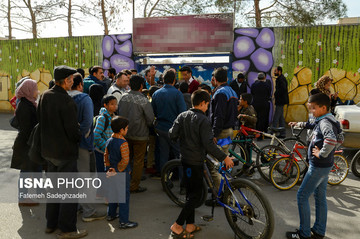 تجمع خانواده‌های دانش‌آموزان قربانی تعرض جنسی مدرسه‌ای در اصفهان/ عکس