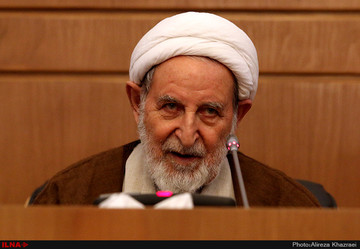 یزدی: حقوق‌دانان «زنان» را به تنهایی در محل کارشان راه ندهند