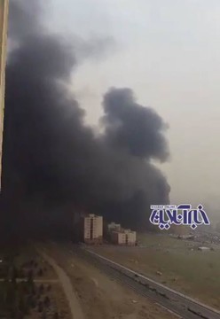 آتش‌سوزی گسترده در مرکز خرید رزمال در غرب تهران/ عکس