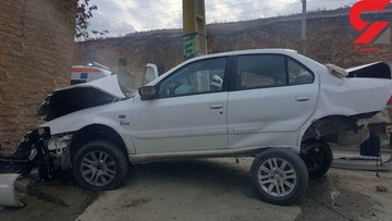 عکس عجیب از تصادف خودروی سمند عکس عجیب از تصادف خودروی سمند