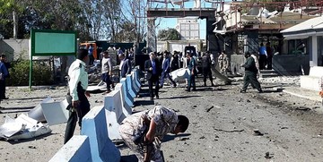 استاندار سیستان و بلوچستان: شدت موج انفجار سبب آسیب رسیدن به خودروها، مغازه‌ها و منازل اطراف حادثه شده است+ عکس