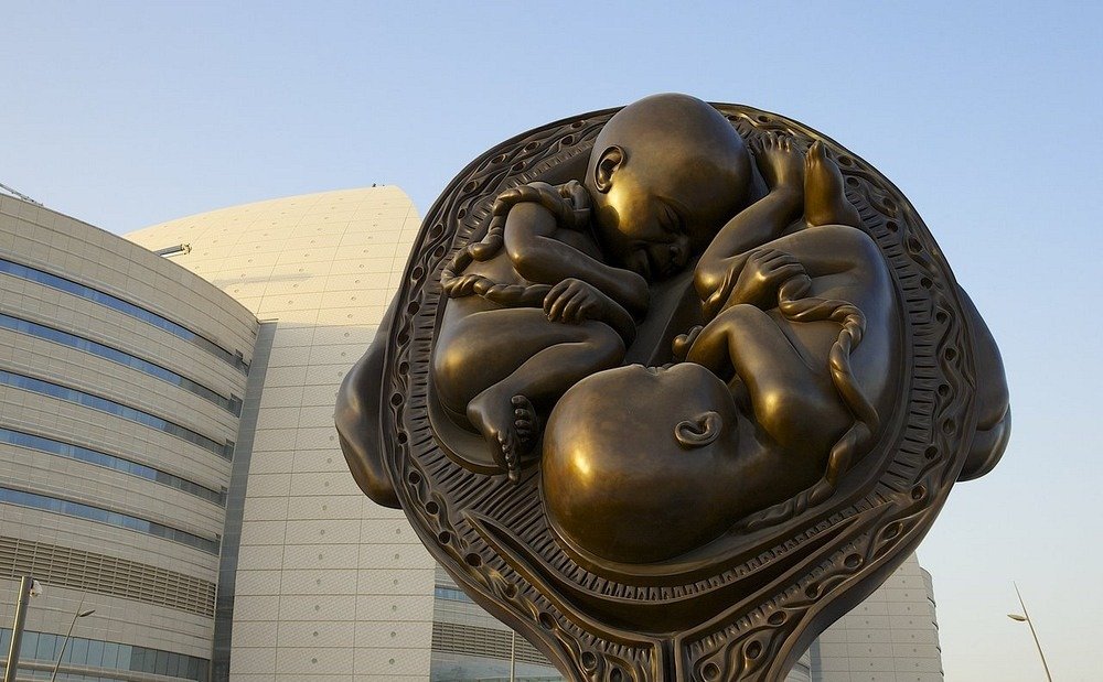 مجسمه‌های جنین و مادر در دوحه