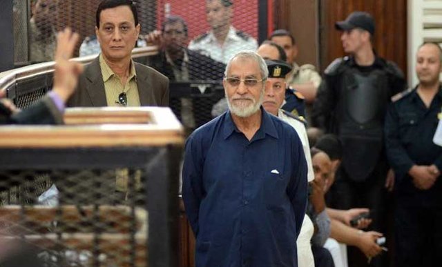 رهبر اخوانالمسلمین مصر یکبار دیگر به حبس ابد محکوم شد