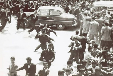 عکس | سال ۱۳۴۰، تظاهرات معلمان در اعتراض به حقوقشان در میدان بهارستان