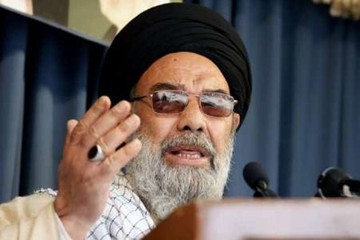 امام جمعه اصفهان: نمایندگان استان اصفهان پای استعفای خود بایستند 