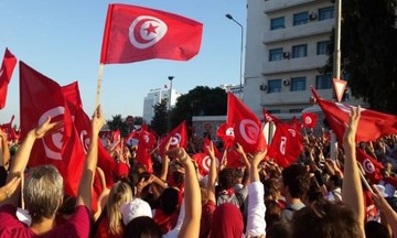 تونسی‌ها هم جنبش «جلیقه قرمزها» به‌راه انداختند