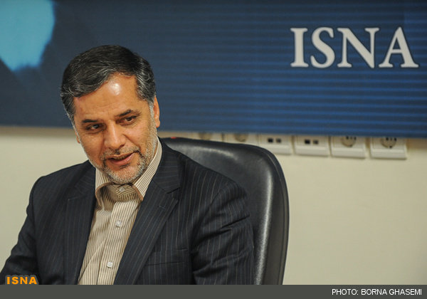  اگر نظام به دنبال مشارکت است، باید احمدی نژاد را تایید صلاحیت کند /محور رقابت بین لاریجانی و رئیسی است