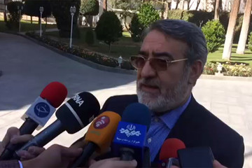 پاسخ وزیر کشور به درخواست یک خبرنگار برای انتقاد از خود /حضور روحانی در جلسه رأی اعتماد به وزرا