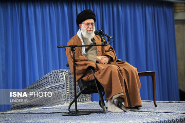 قائد الثورة: شهداء الدفاع المقدس لم يسمحوا في أن تعود إيران إلى مربع سلطة الاستكبار