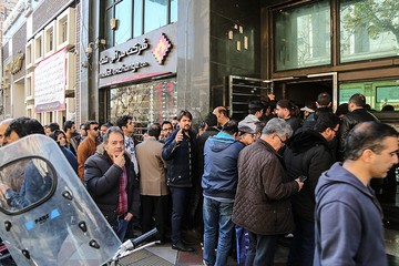 افزایش حضور فروشندگان ارز خانگی در بازار فردوسی