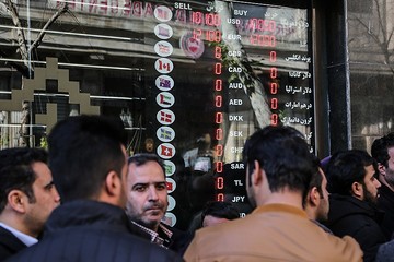 افزایش حضور فروشندگان ارز خانگی در بازار فردوسی