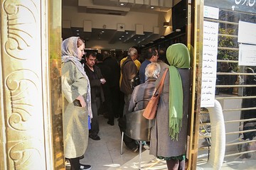 افزایش حضور فروشندگان ارز خانگی در بازار فردوسی