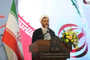 رئیس کمیسیون فرهنگی مجلس: اقتصاد فرهنگ باید جایگزین اقتصاد نفتی شود/گردشگران خارجی به دنبال ایجاد فساد نیستند