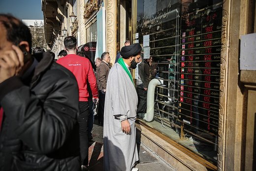 افزایش حضور فروشندگان ارز خانگی در بازار فردوسی