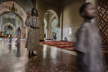 یکی از اعضای فرقه Baye Fall در مسجد بزرگ Touba سنگال