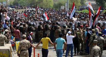 استانداری بصره محاصره شد