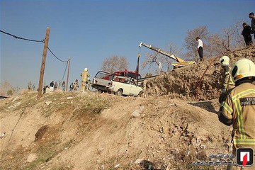 سقوط وانت پیکان به دره فرحزاد