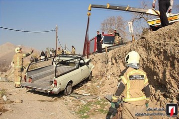 سقوط وانت پیکان به دره فرحزاد