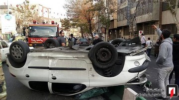 واژگونی پژو 206 در خیابان مجاهدین اسلام